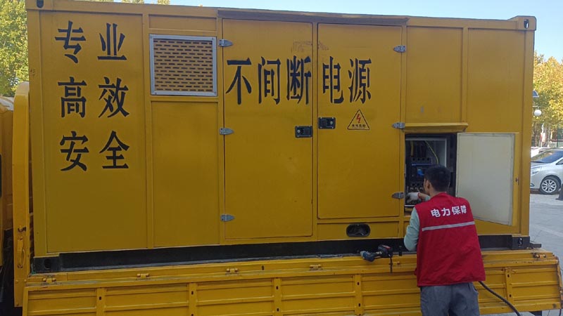 河西柴油发电机组和UPS电源配合使用时，如何避免切换过程中的电力中断？